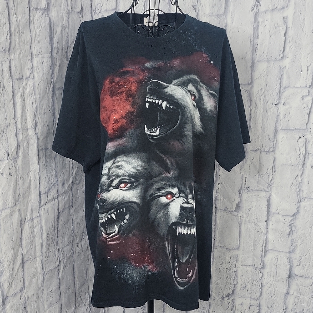 Gildan Black Tee with Wolf Graphic Women's Large